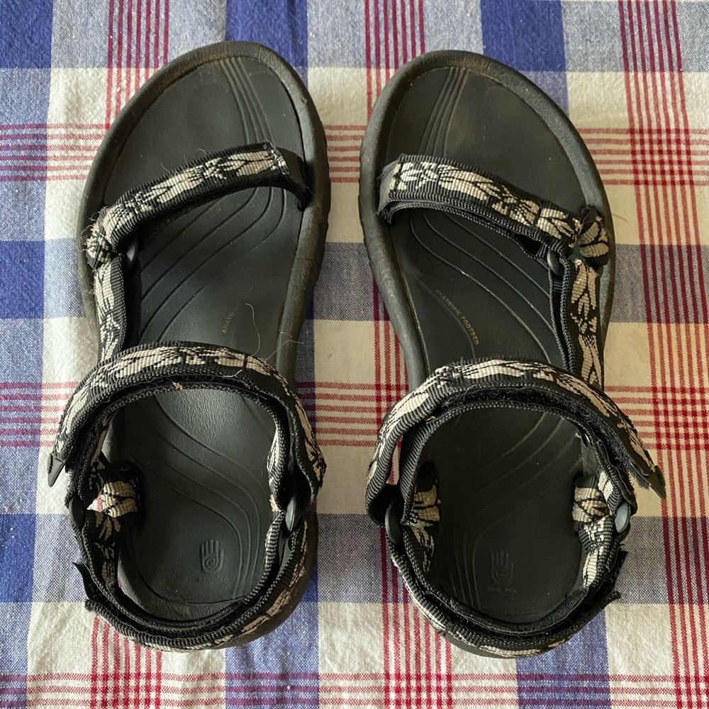Teva Hurricane XLT Size 7